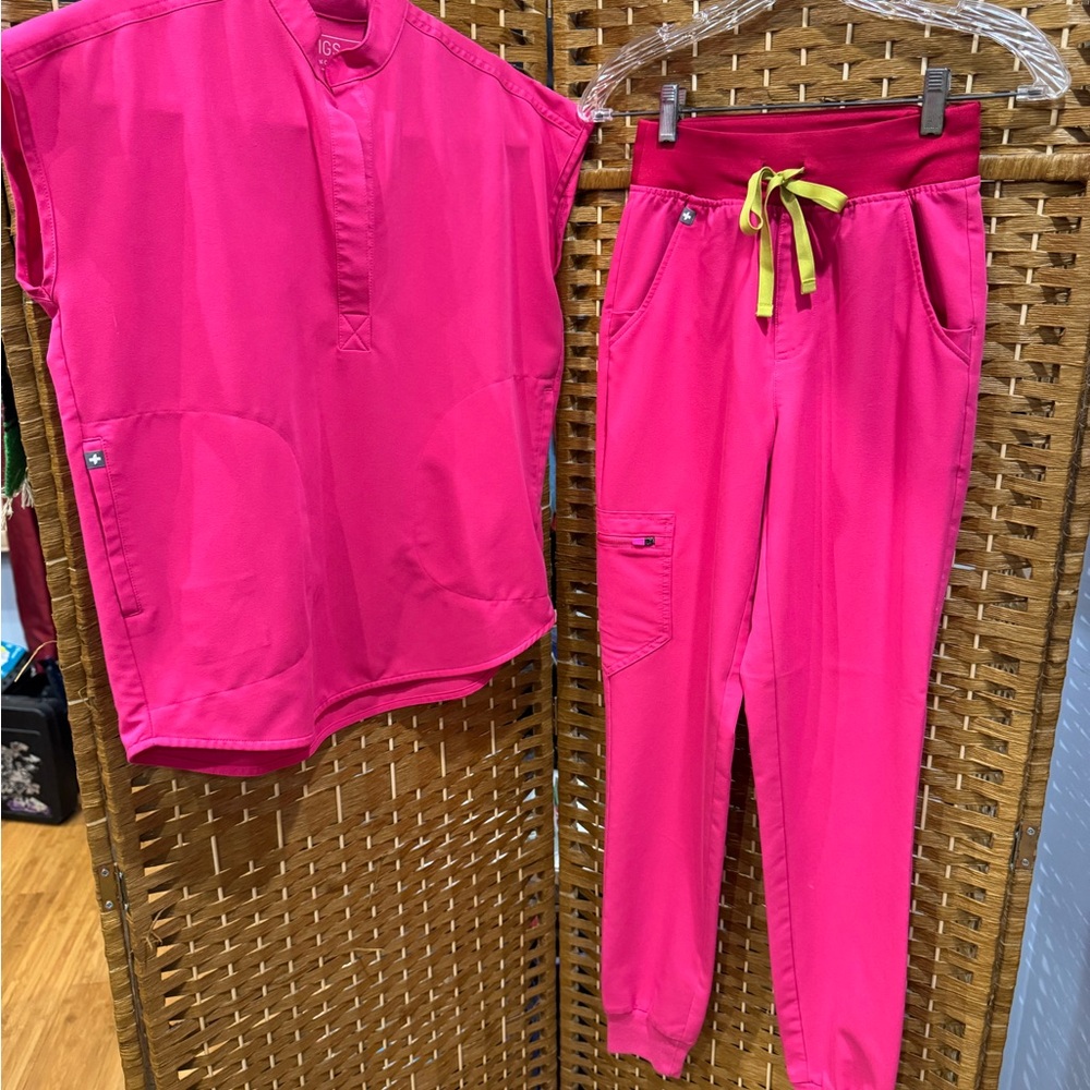 Figs Magenta Scrub Suit w/ Joggers, S XXS/T